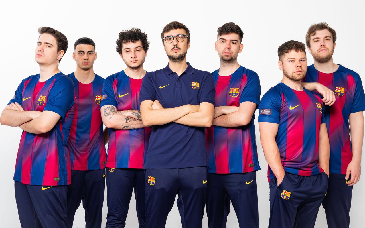 Barça eSports players and staff posing in FC Barcelona shirts