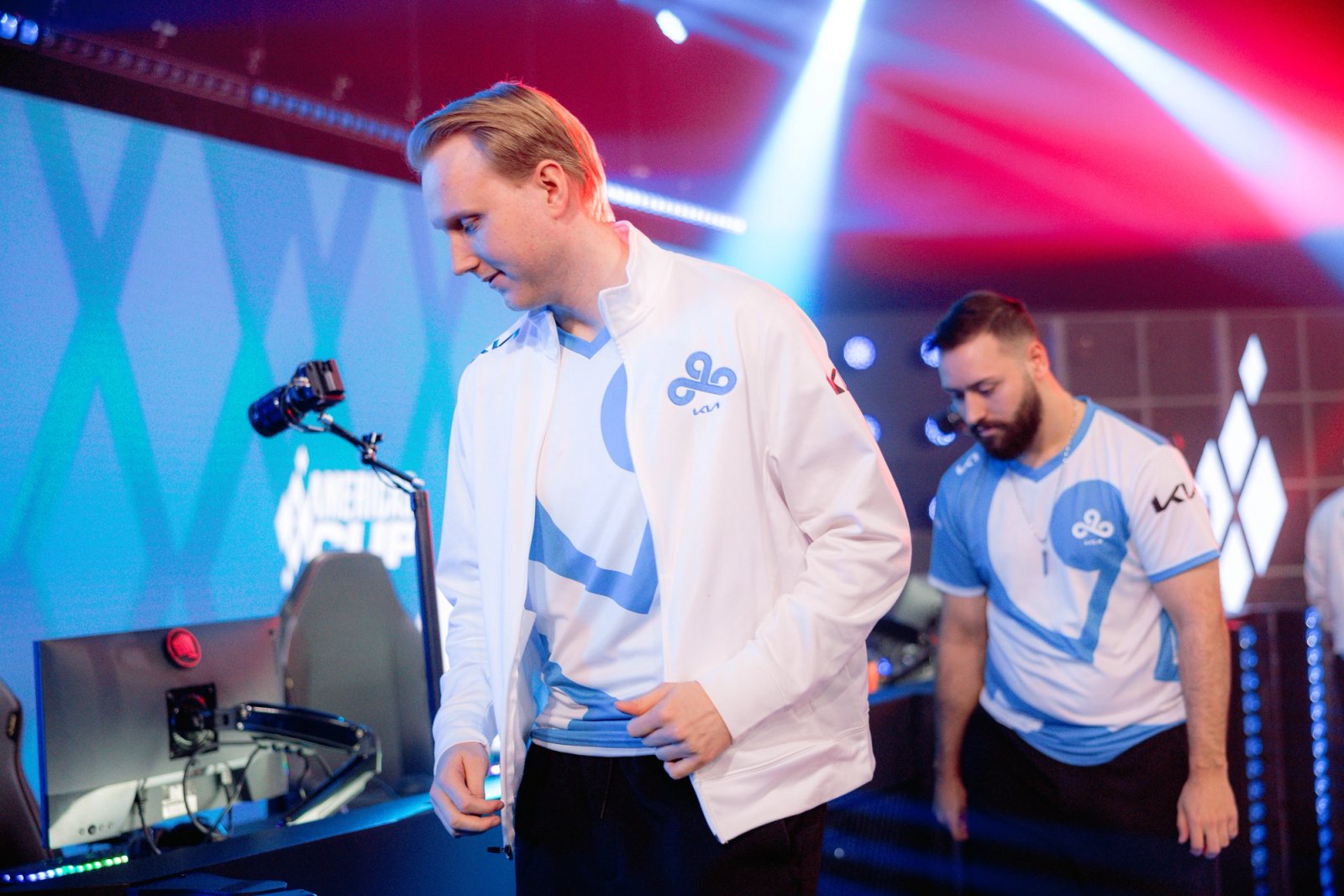 APA and Zven representing Cloud9