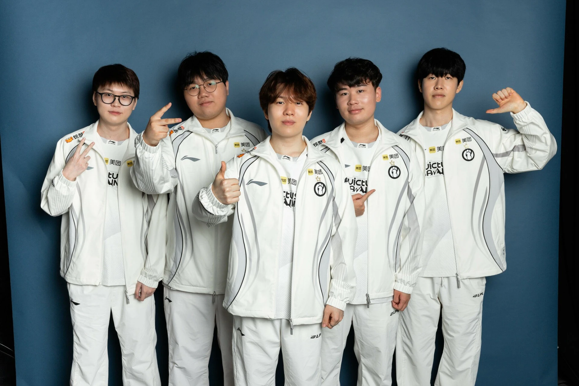 Invictus Gaming players posing together in white team jackets