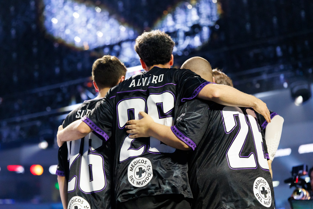 Movistar KOI embrace after their Swiss Day 2 victory