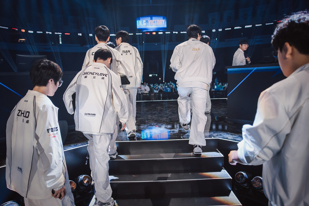 Players on stage during Worlds 2026 Swiss Day 1